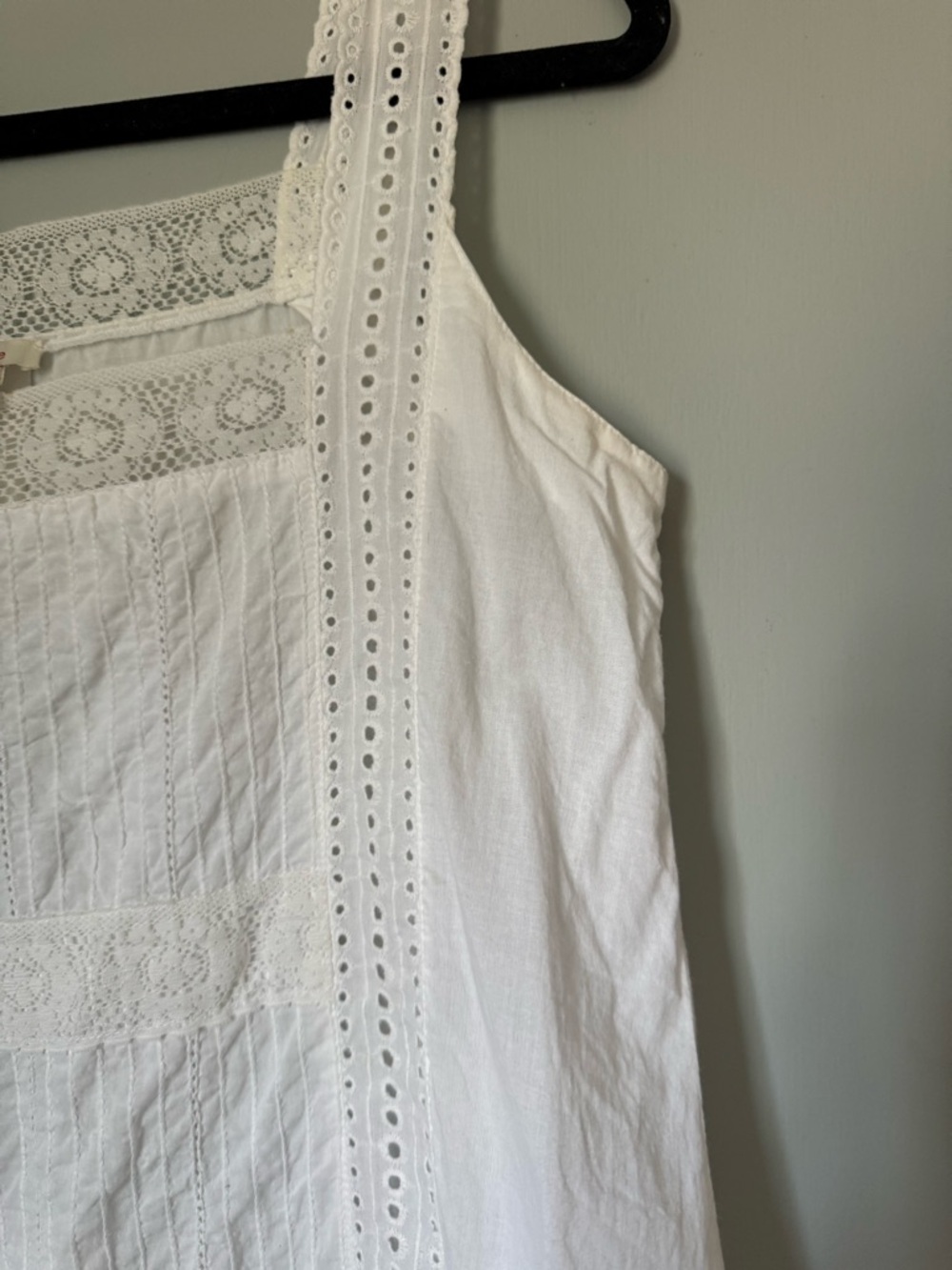 Sundance White dress with lace trim &eyelet details - Picture 6 of 7